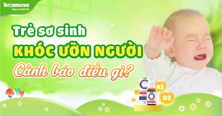 Trẻ sơ sinh vừa khóc vừa ưỡn người cảnh báo điều gì?